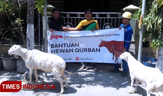 Welcomes Idul Adha PT BKMS Distributes Sacrificial Animals to Residents Around JIIPE