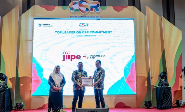JIIPE Gresik SEZ received CSR Award from Gresik Regency Government