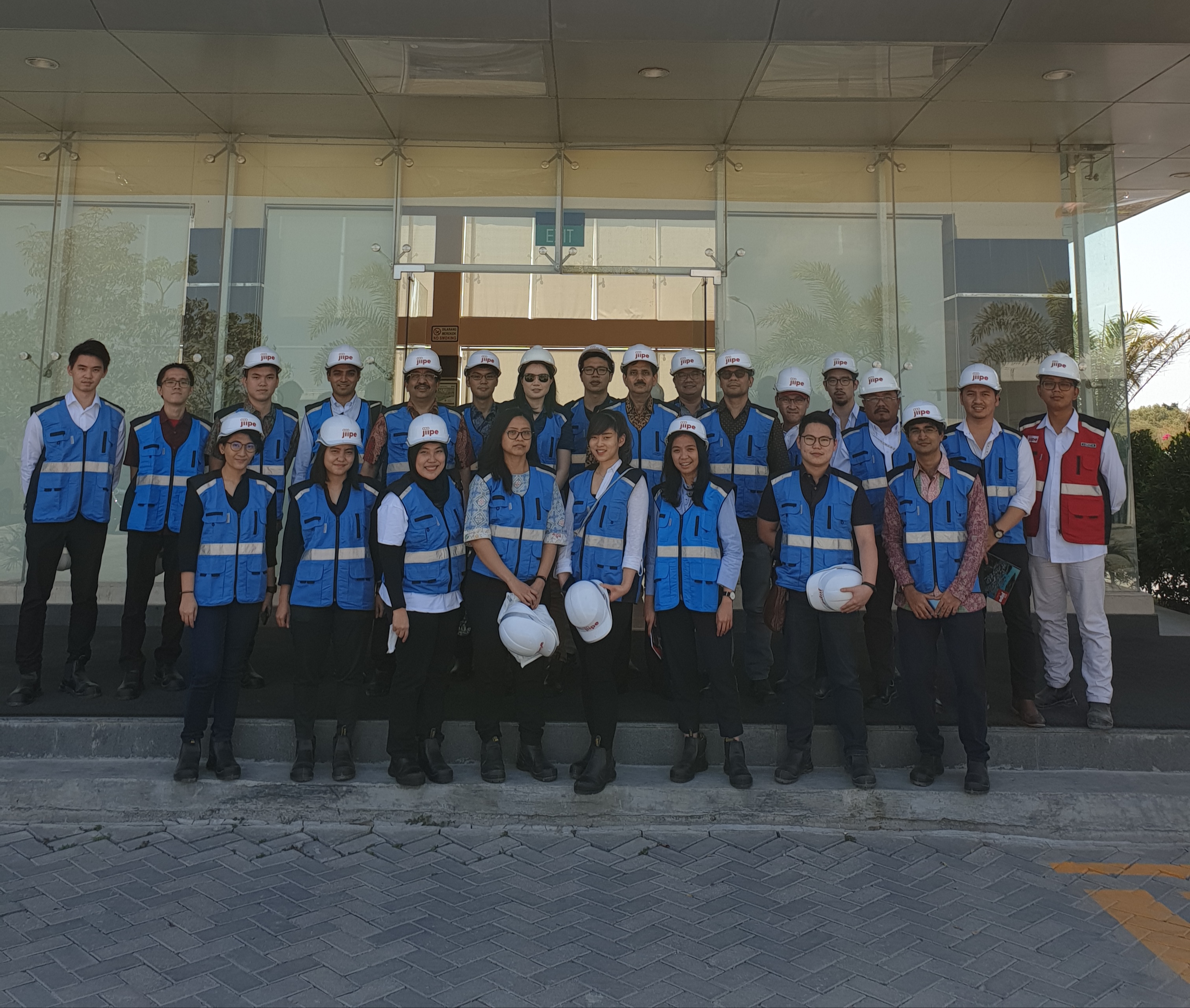  61/5000 JIIPE was visited by 16 representatives of local and foreign securities