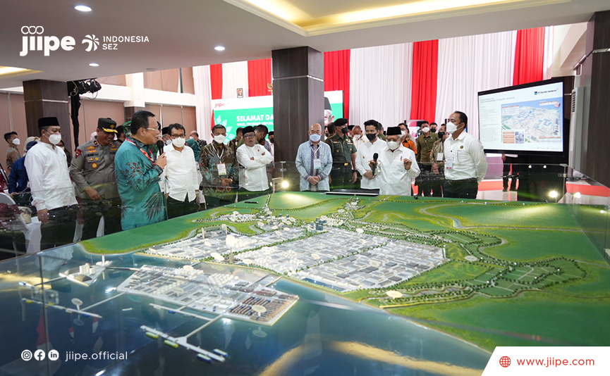 グレシックのJIIPE工業地域を訪問し、インドネシア共和国の副大統領は投資の増加を望む
